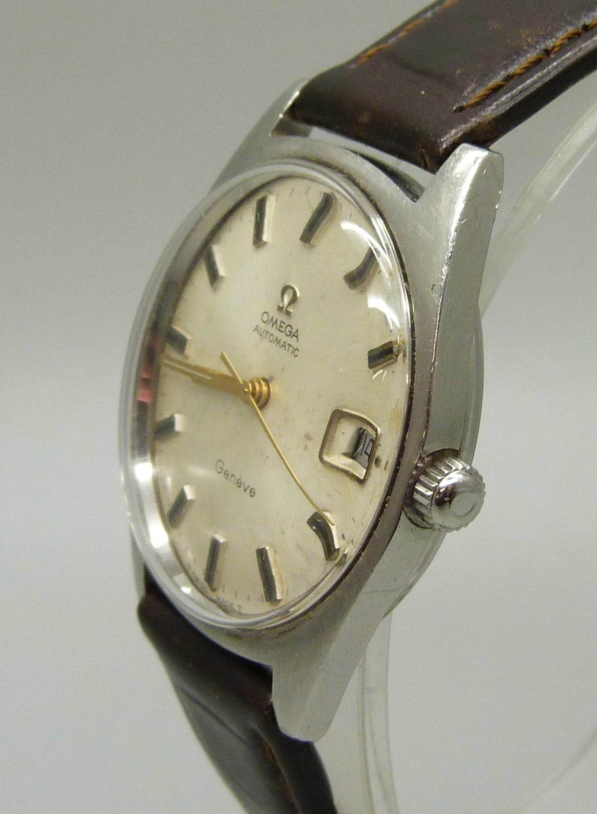 An Omega Geneve automatic date display wristwatch, with original buckle and an Omega carrier box - Image 2 of 6