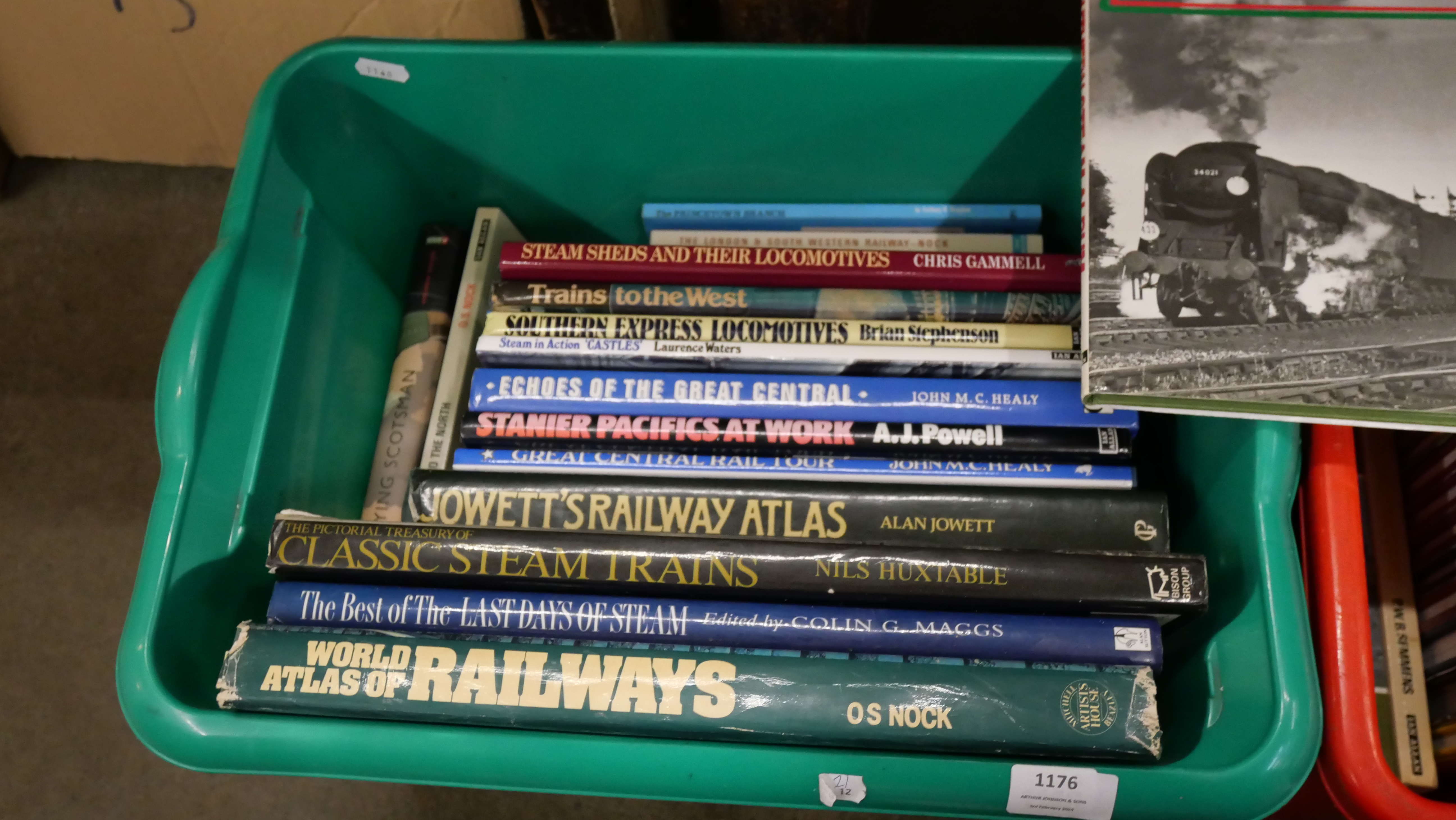 Over 100 books on railways **PLEASE NOTE THIS LOT IS NOT ELIGIBLE FOR POSTING AND PACKING** - Image 2 of 4
