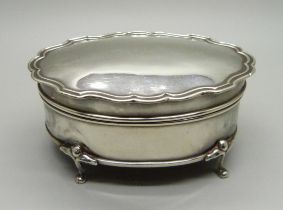 A silver trinket box, total weight 162g, 10cm wide