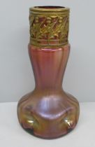 A Loetz iridescent glass vase, 17cm