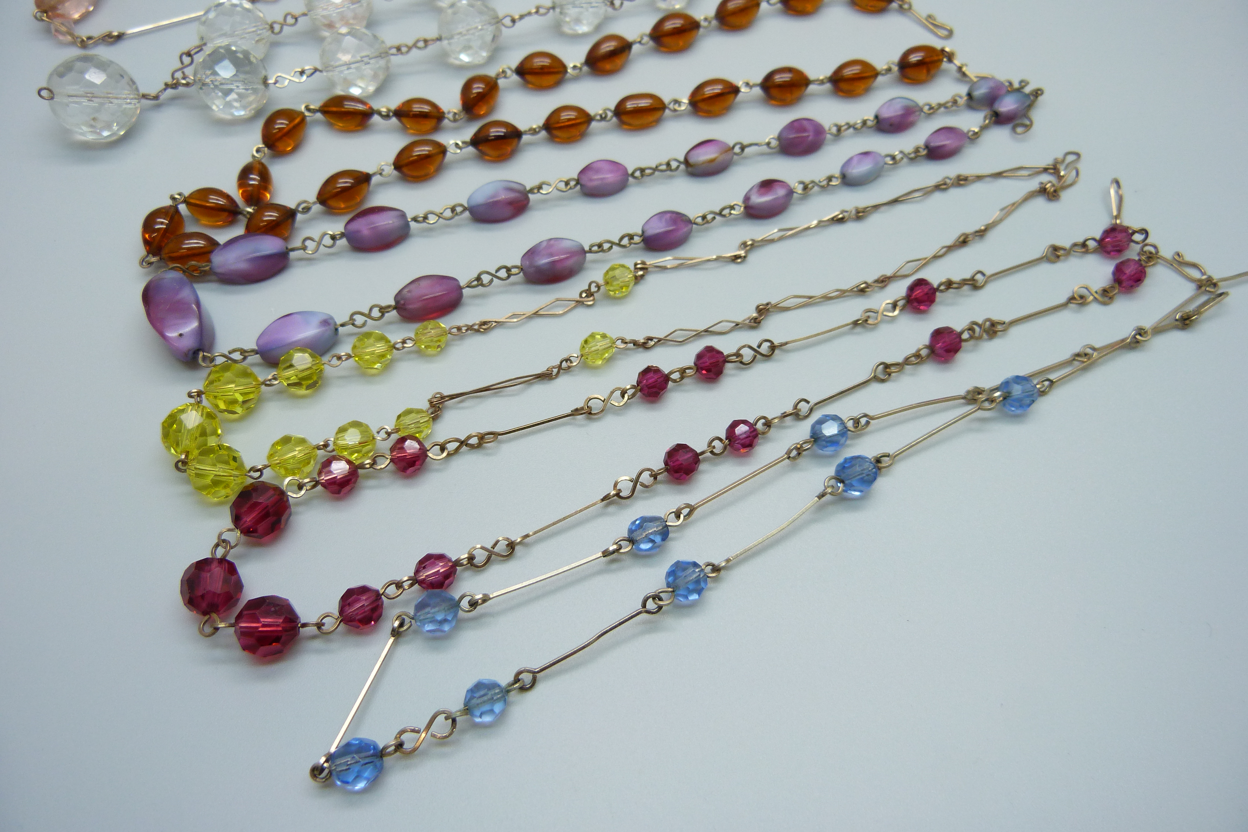 Seven vintage necklaces - Image 3 of 3