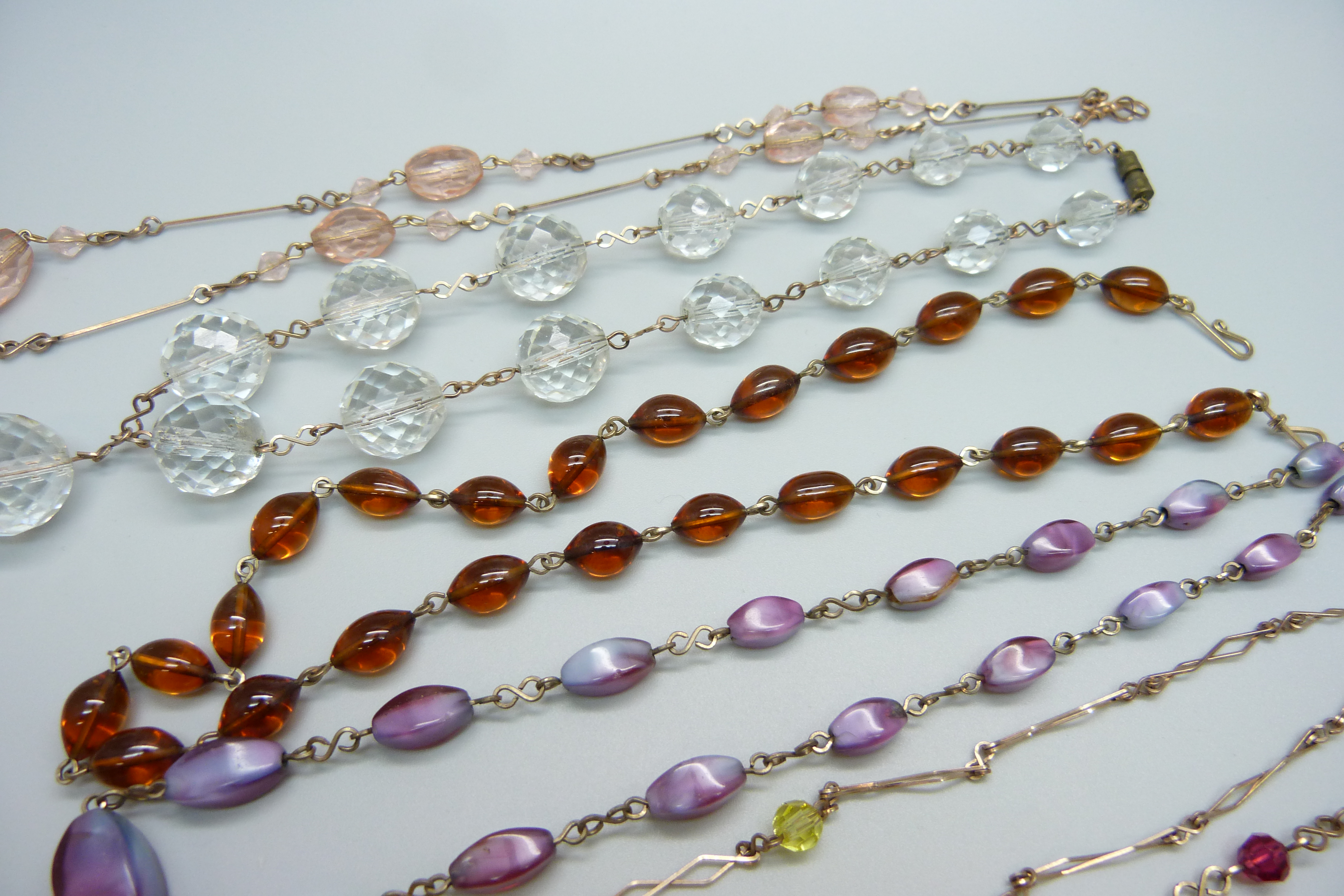 Seven vintage necklaces - Image 2 of 3
