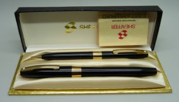 A cased Sheaffer fountain pen and pencil set, Touchdown filling pen with 14ct gold nib