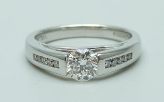 An 18ct white gold set 'Kissing Diamonds' ring, 0.59ct weight, Clarity SI1, Colour G, brilliant