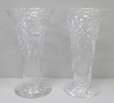 A pair of Edinburgh crystal vases, 19.5cm