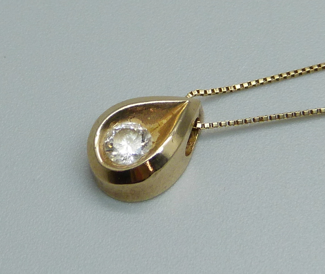 A 14ct gold and diamond pendant on a 14ct gold chain, approximately 0.4ct diamond weight, 3g, - Bild 2 aus 3