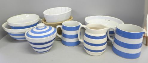 T.G. Green blue and white kitchen ware and other jelly moulds, etc., some a/f **PLEASE NOTE THIS LOT