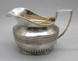 A silver jug, Sheffield 1895, 68g