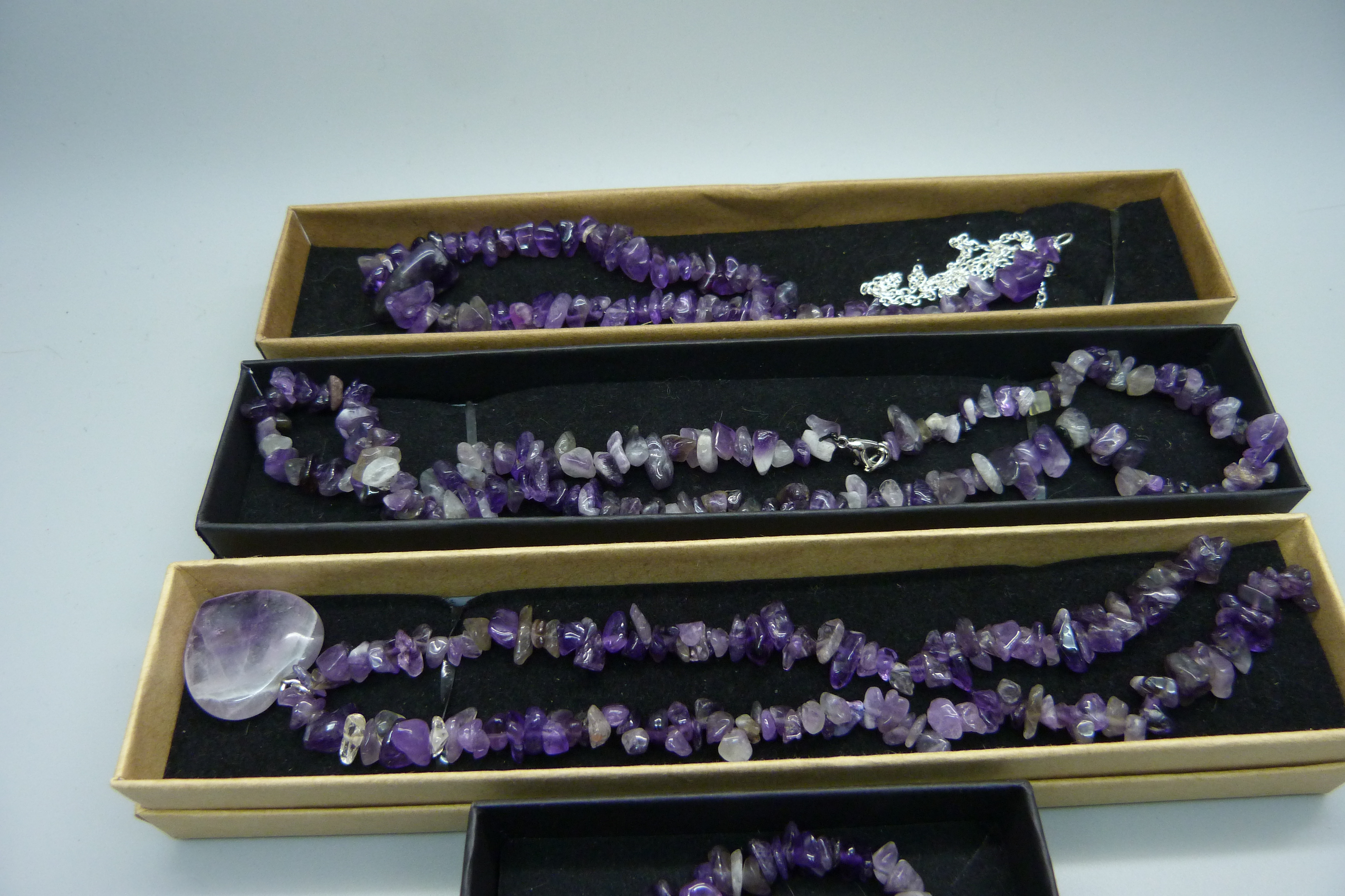 Three amethyst necklaces and a bracelet - Bild 3 aus 3