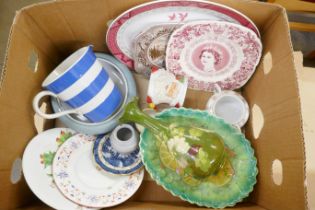A box of assorted ceramics **PLEASE NOTE THIS LOT IS NOT ELIGIBLE FOR POSTING AND PACKING**