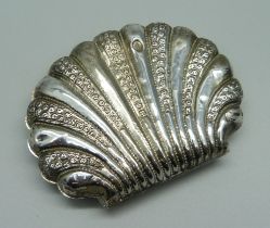 A shell shaped continental silver purse