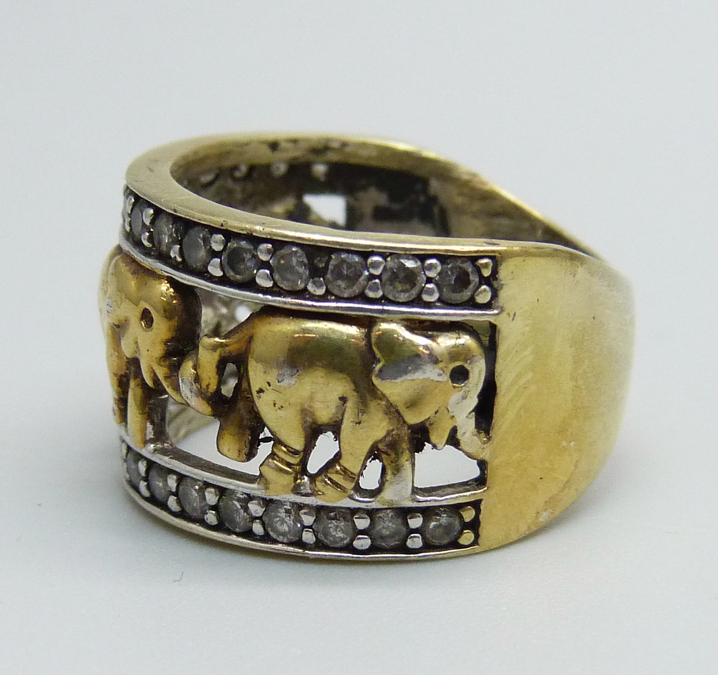 A silver gilt ring with elephant detail, K - Bild 2 aus 3