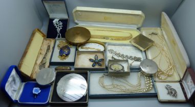 Vintage jewellery, compacts, etc.