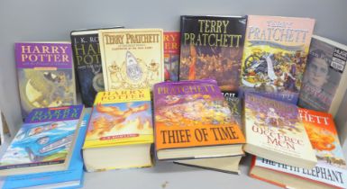 A collection of Terry Pratchett books