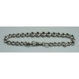 A graduated silver chain with metal clip, 25g, 27cm