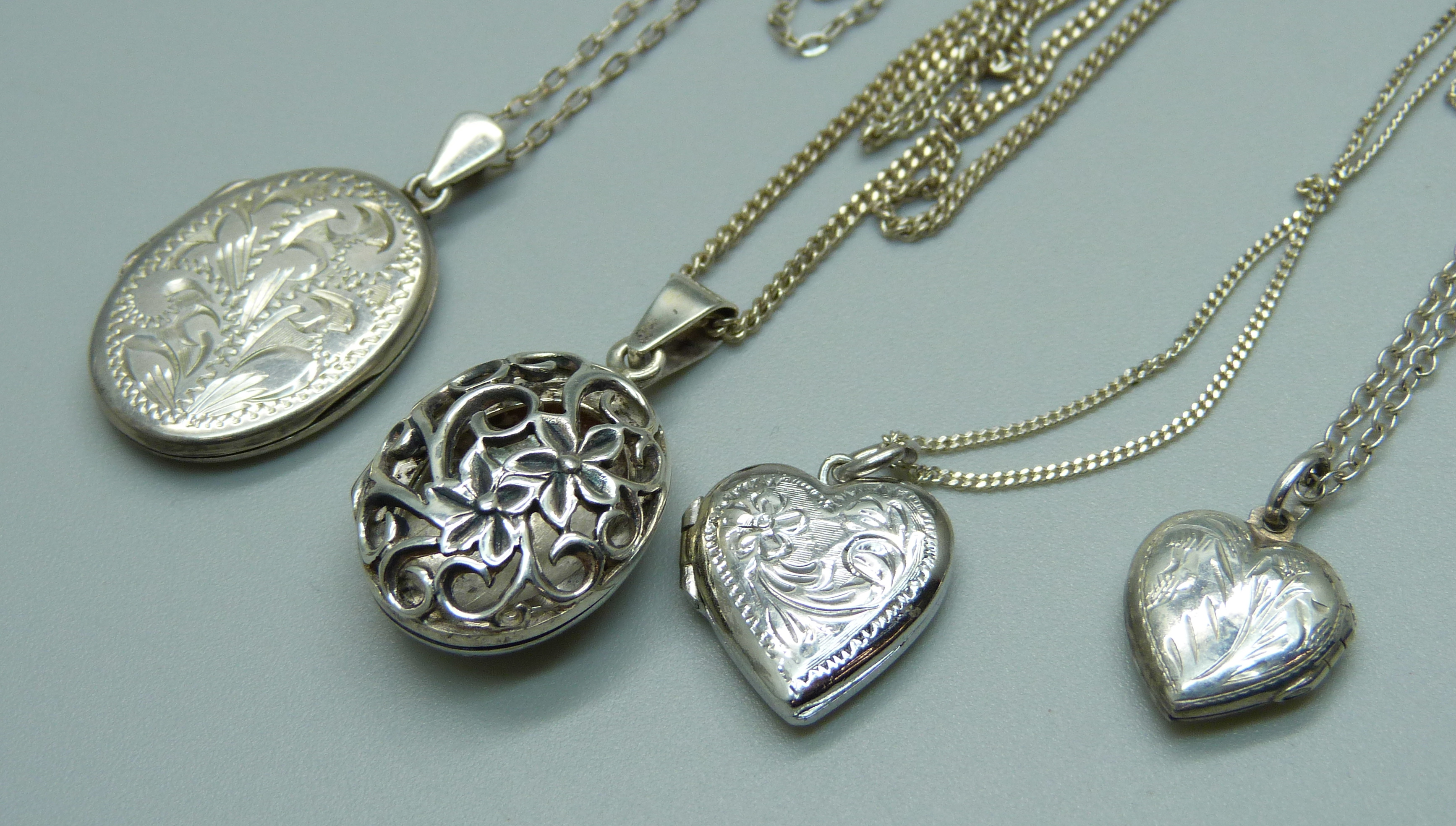 Four silver lockets and chains - Bild 2 aus 3