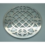 A sterling silver and glass trivet, 17.5cm