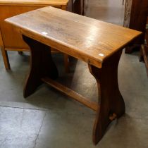 An Cotswold style oak tavern table