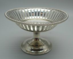 A small pierced silver comport, Birmingham 1909, 41g, diameter 82mm