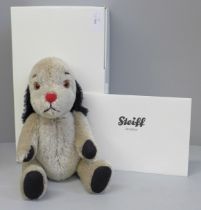 A limited edition Steiff Sweep, boxed with certificate