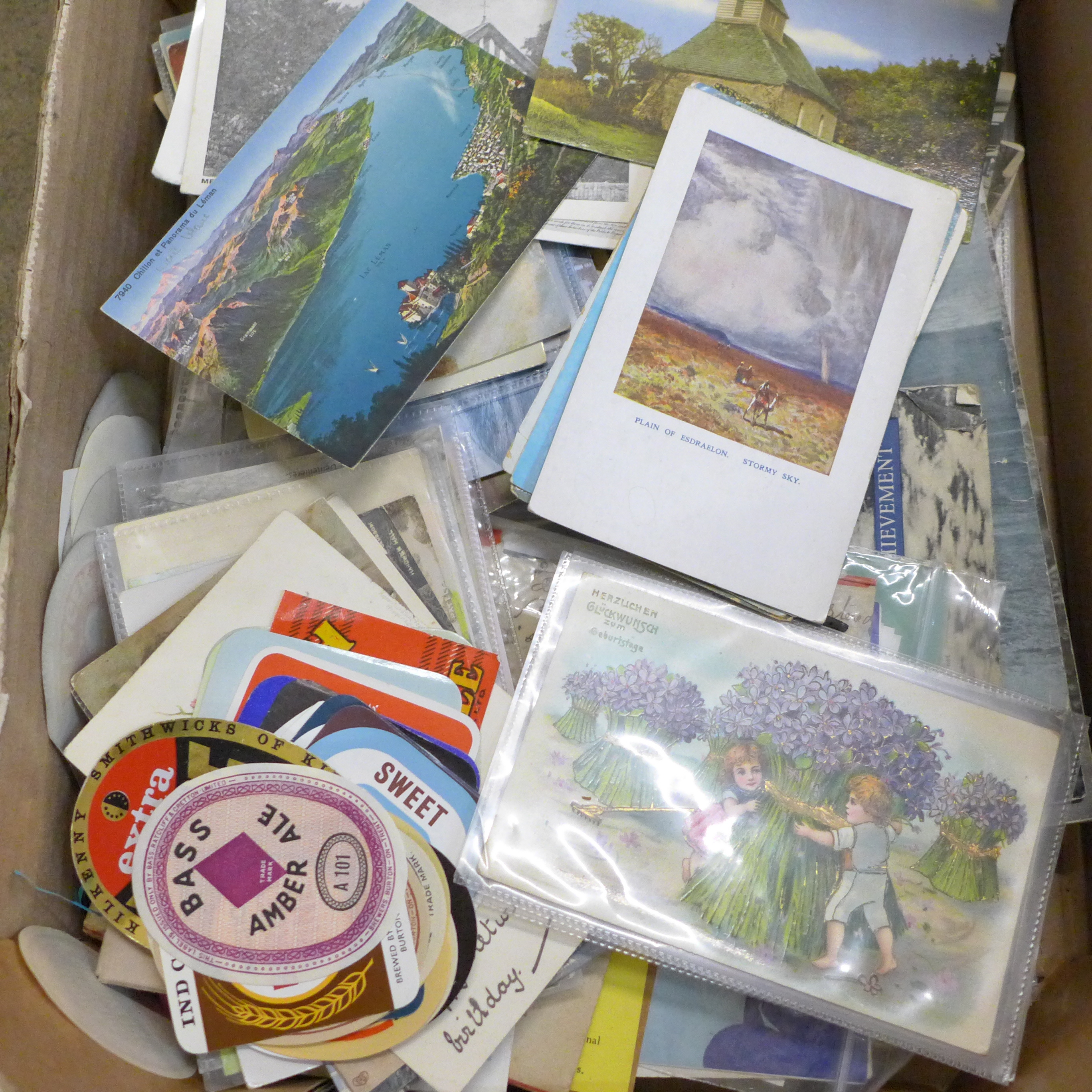 A collection of ephemera including 150 postcards, beer labels, postcard sleeves - Bild 4 aus 6