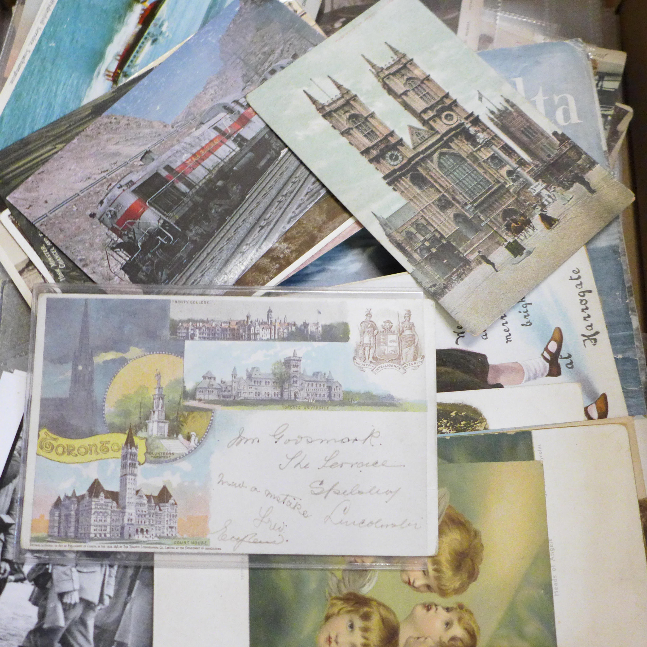A collection of ephemera including 150 postcards, beer labels, postcard sleeves - Bild 6 aus 6