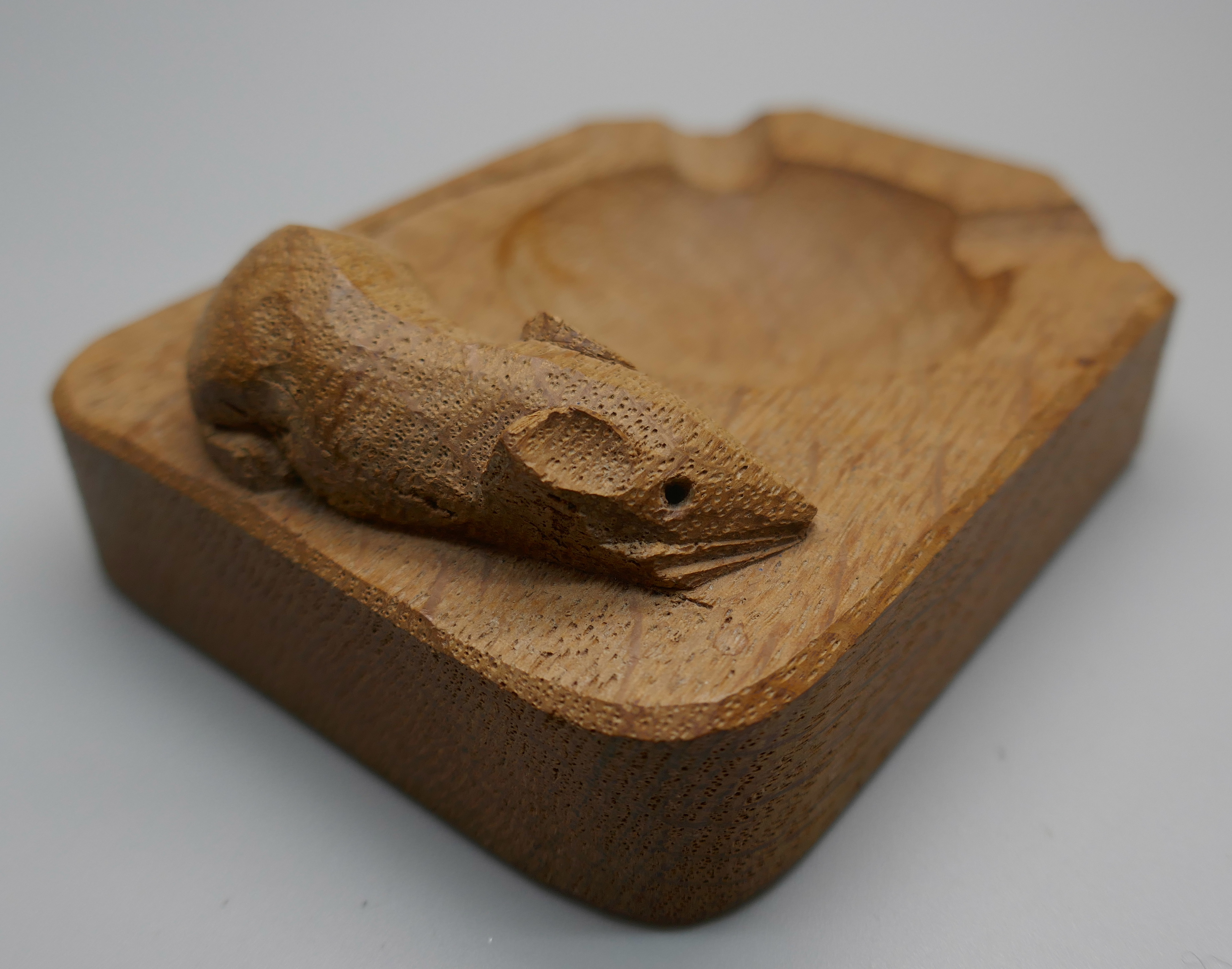 A Mouseman carved oak ashtray - Bild 3 aus 4