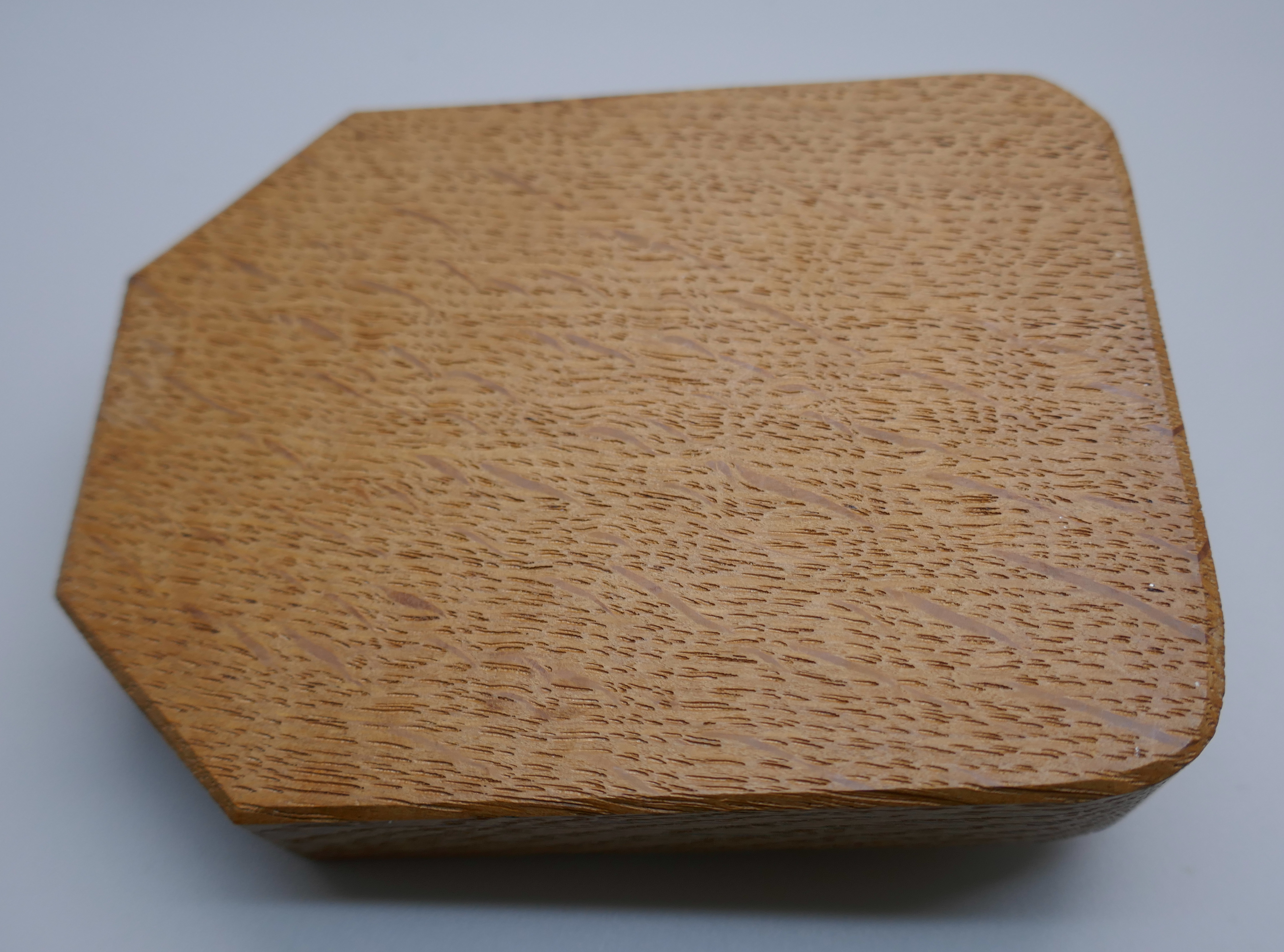 A Mouseman carved oak ashtray - Bild 4 aus 4