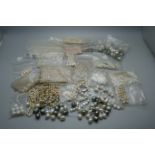 Assorted cultured and freshwater pearls, some for re-stringing