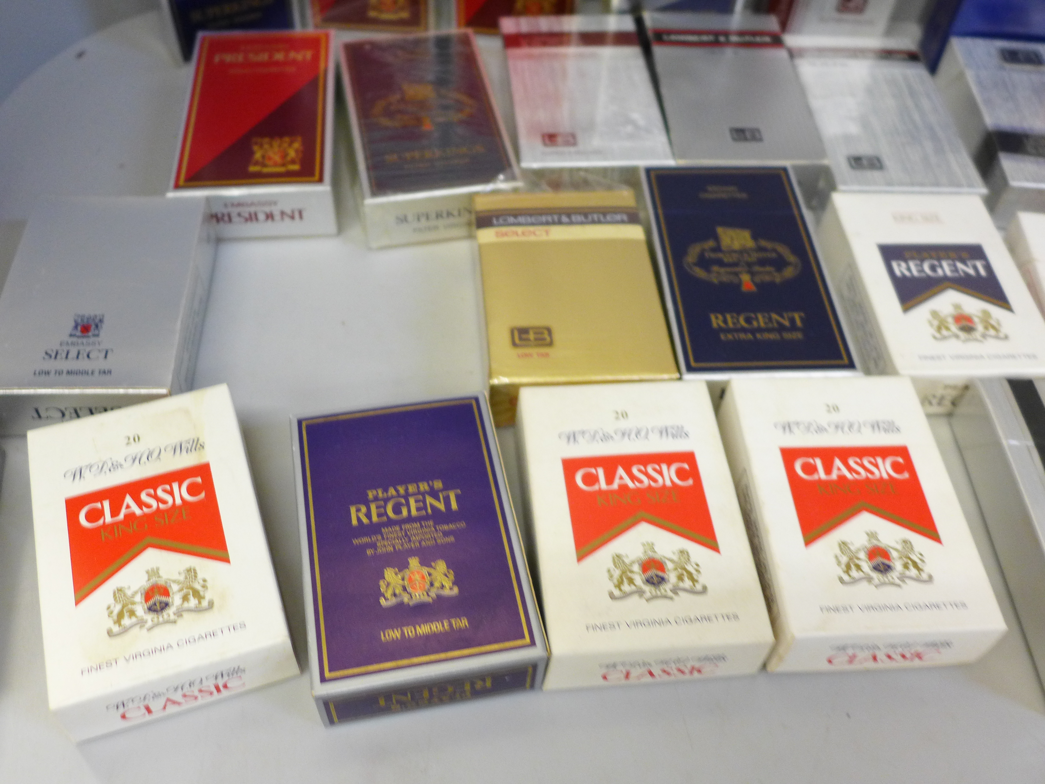 A collection of 45 sealed and cellophane wrapped dummy cigarette packs from Imperial Tobacco 1970- - Bild 6 aus 6