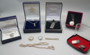 Assorted silver jewellery including Rennie Mackintosh