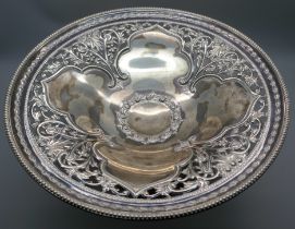 A pierced silver pedestal bowl/comport, Sheffield 1900, 621g, diameter 25.5cm