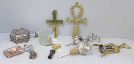 Assorted metalware including grape scissors, a novelty hip flask shaped as a golf club, bottle