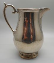 A heavy silver beer jug, Goldsmiths & Silversmiths, London 1922, 222g