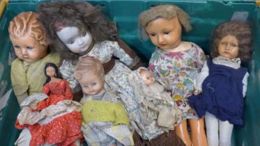 A collection of mid-20th Century dolls, spare limbs, etc.