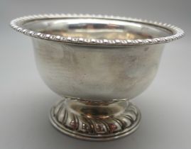 A silver pedestal bowl with dragon engraving, Goldsmiths & Silversmiths, London 1926, 200g