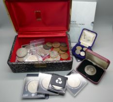 A box of commemorative crowns, £5 coin, silver jubilee 1952-1977 coin, GB coins, etc.