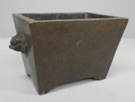 An 18th/19th Century Chinese bronze censer, 11cm wide