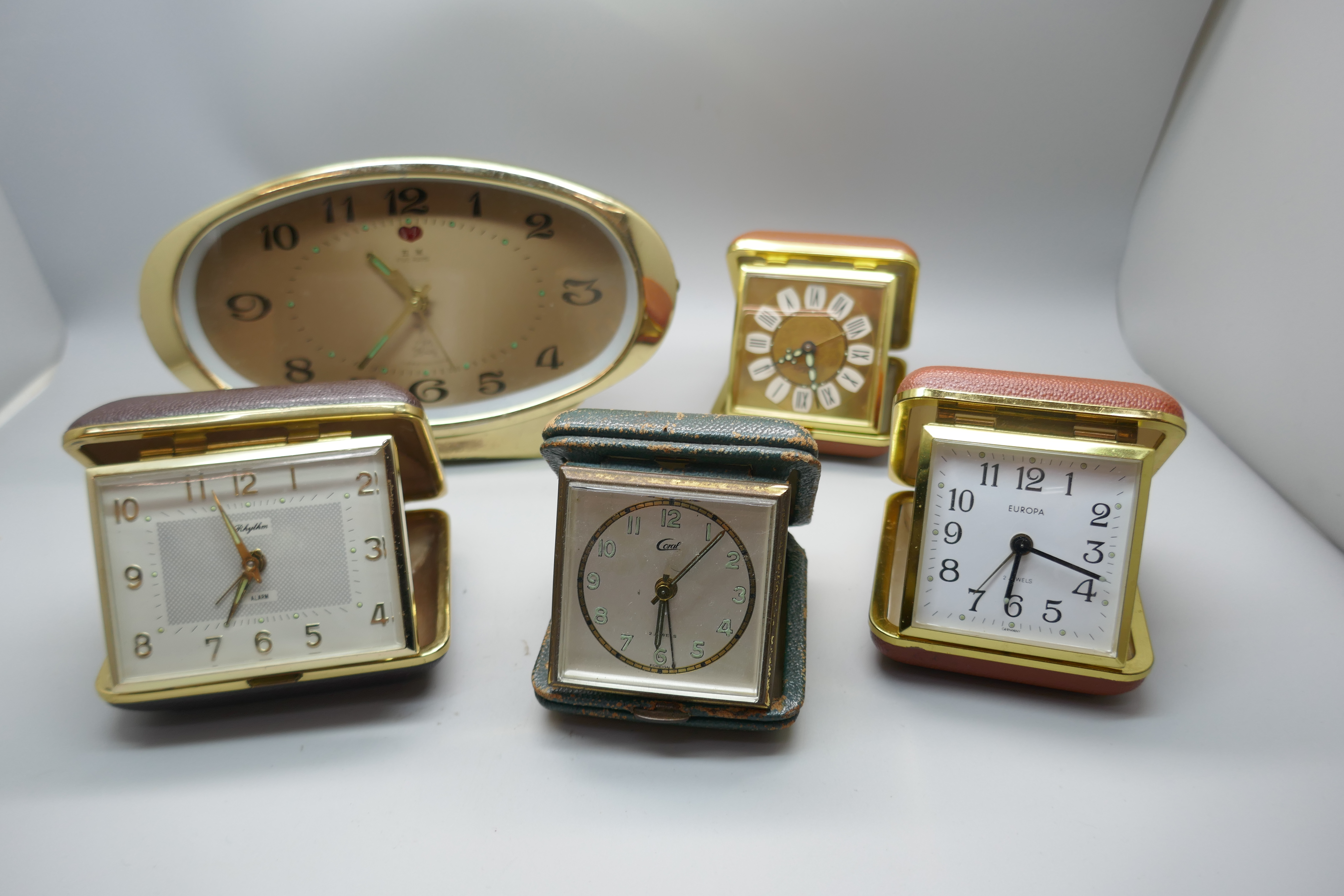 Four travel clocks and a retro Chinese clock - Image 3 of 3