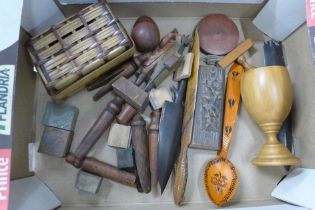 A box of wooden/treen items