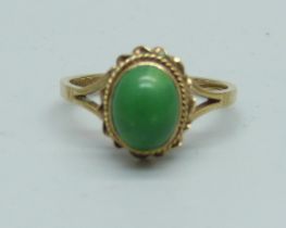 A 9ct gold and greenstone set ring, 2.2g, O