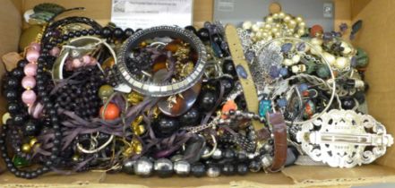 A box of mixed costume jewellery