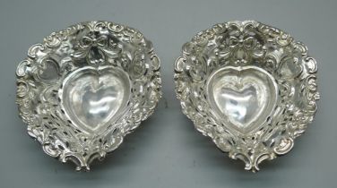 A pair of Victorian silver dishes, Birmingham 1898, 22g