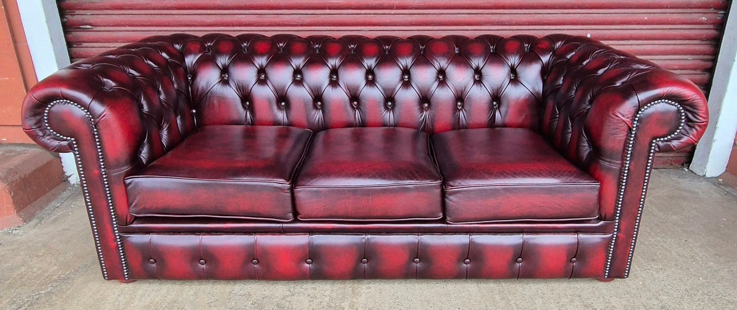 An oxblood red leather Chesterfield three piece lounge suite, comprising, settee, club chair and - Image 2 of 4