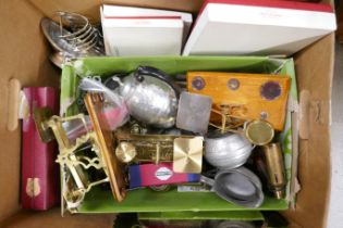 A large box of assorted brass, etc. **PLEASE NOTE THIS LOT IS NOT ELIGIBLE FOR POSTING AND PACKING**