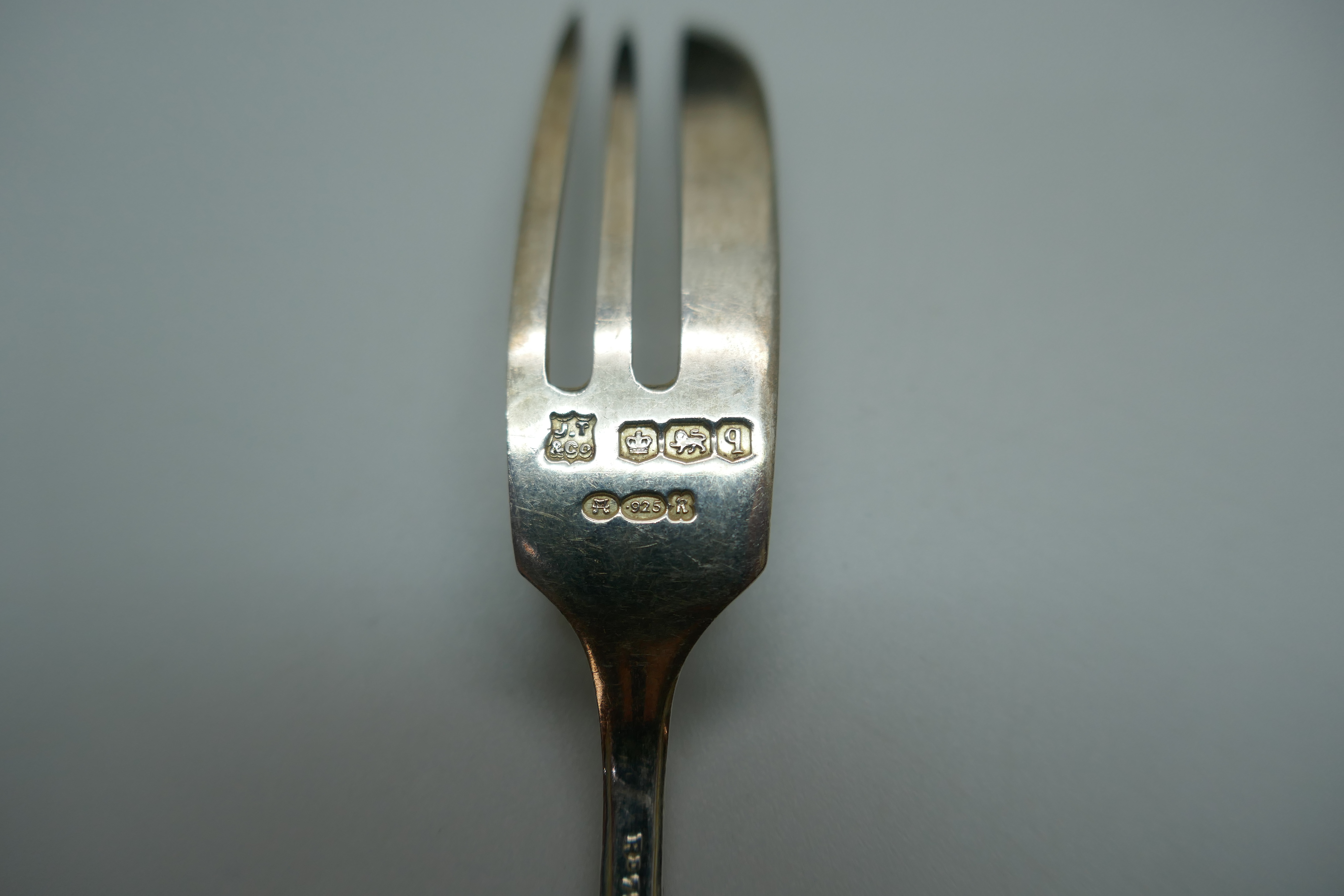 A set of silver cake forks, Sheffield 1933, 130g, boxed - Image 3 of 3