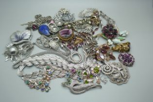Vintage jewellery including Coro
