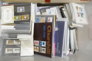 Great Britain; a collection of approximately 150 1970s presentation packs with many year sets