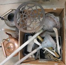 Assorted metalware, including copper kettles, a brass coal scuttle, etc.