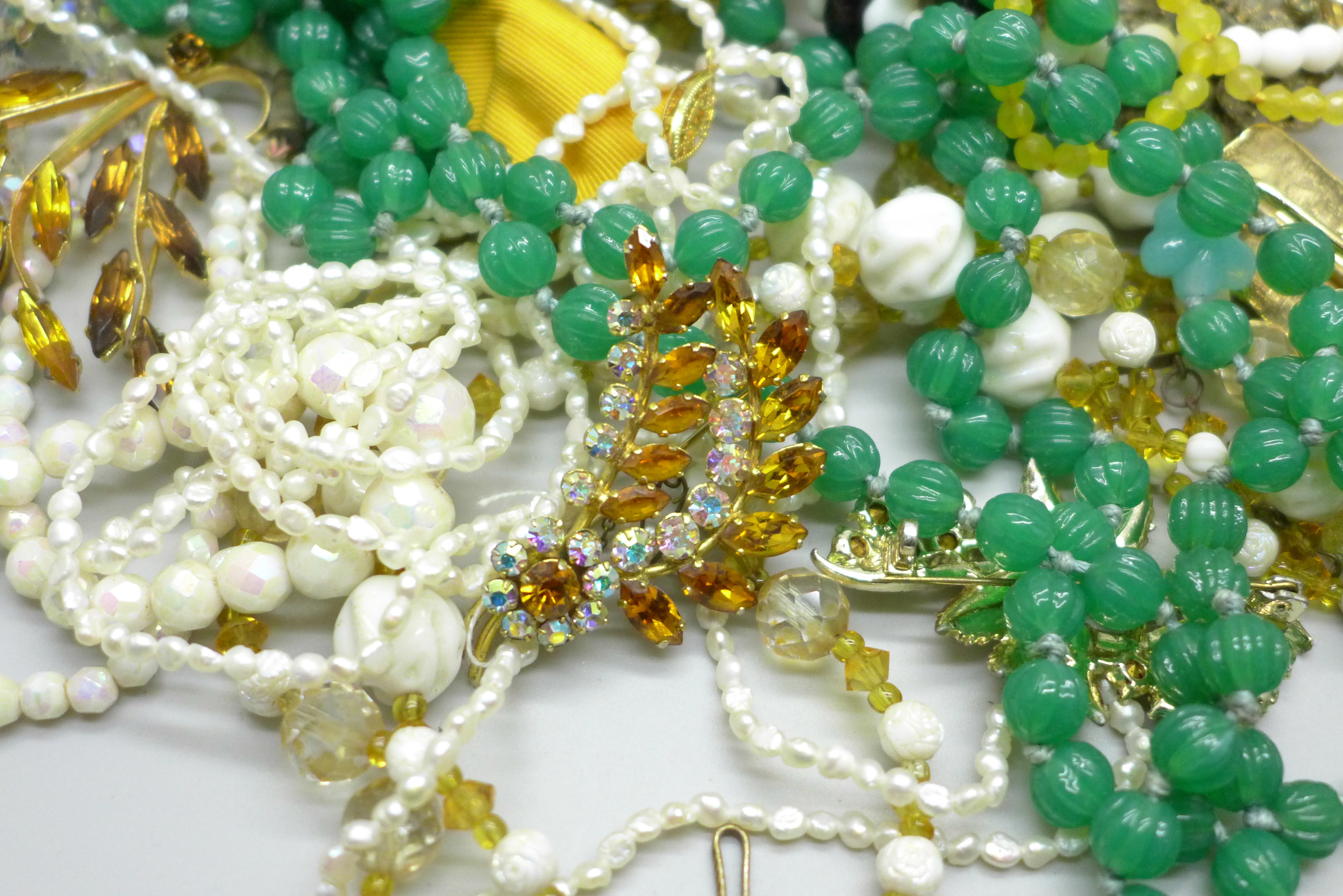 A collection of costume jewellery including brooches, bead necklaces, seed pearls and earrings - Image 2 of 3